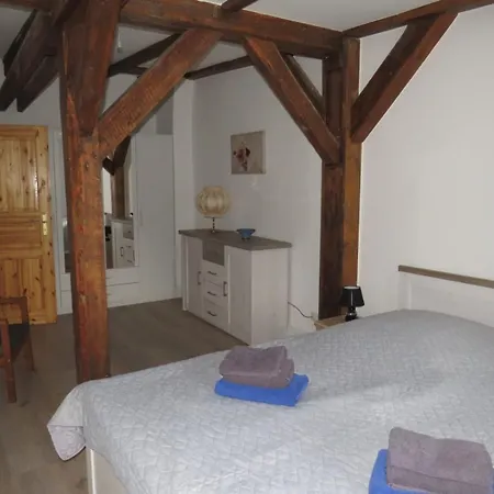 Alt-berliner Schwanenhof Dg Rechts * Lychen