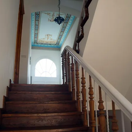 Alt-berliner Schwanenhof Dg Rechts *