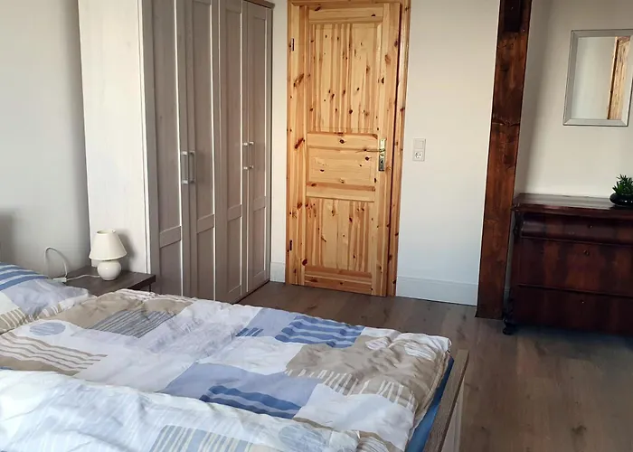 Alt-berliner Schwanenhof Dg Rechts *