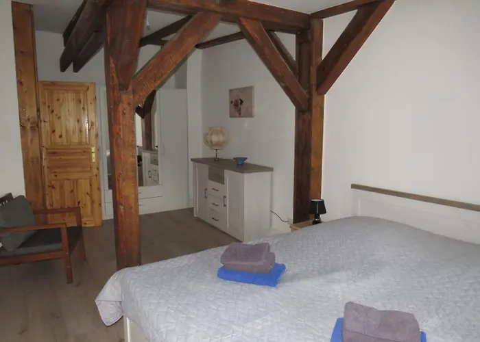 Alt-berliner Schwanenhof Dg Rechts * Lychen