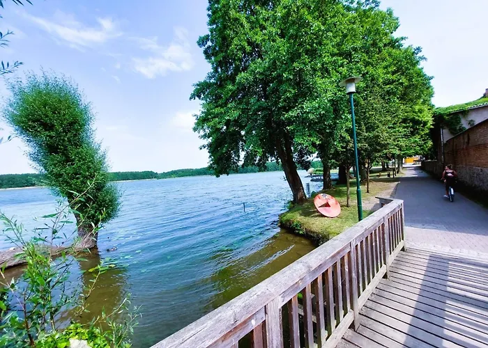 Alt-berliner Schwanenhof Dg Rechts Apartment Lychen